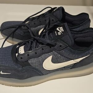 Nike SB Flyknit Sneakers - Navy and White